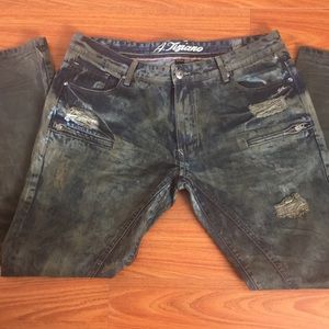 Men dyed blue jeans
